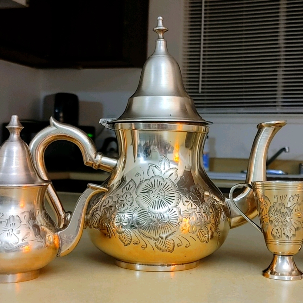 Vintage handcrafted tea set of 4